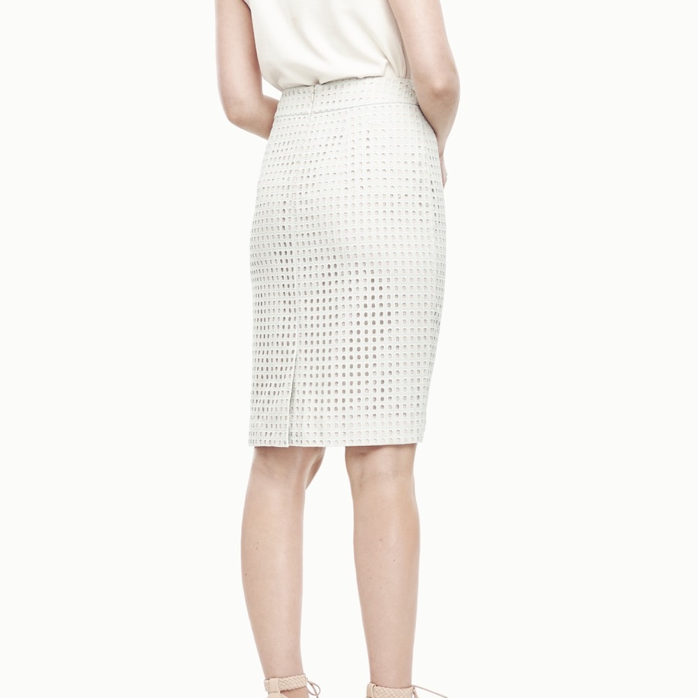 SALE☀️ Ann Taylor White eyelet summer pencil skirt
